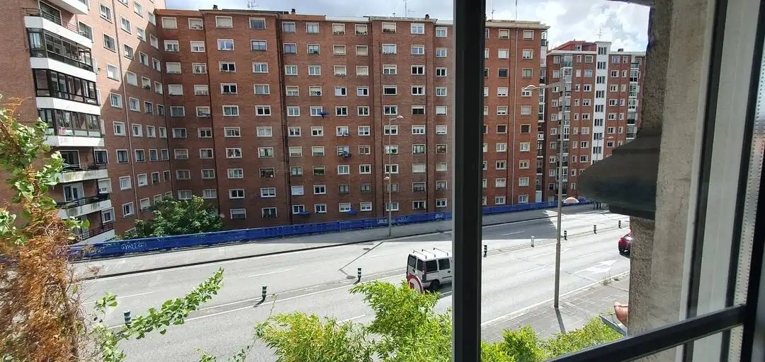 Vista exterior de Casa adosada en venda en Bilbao  amb Aire condicionat, Calefacció i Jardí privat