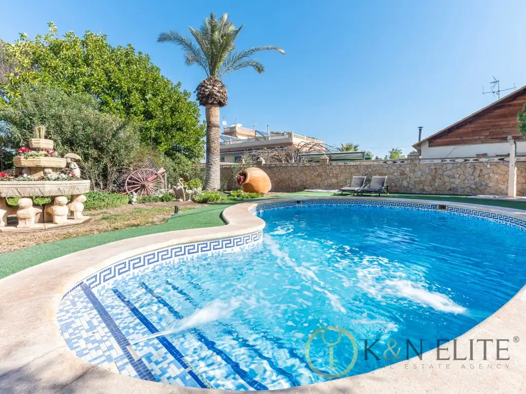 Casa amb piscina en venda a Calle Rio Turia 39, imagen 3