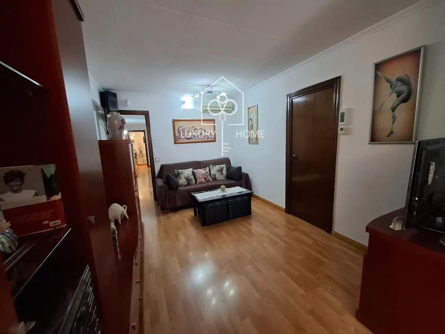 Vista exterior de Ático en venta en L'Hospitalet de Llobregat con Aire acondicionado, Calefacción y Parquet