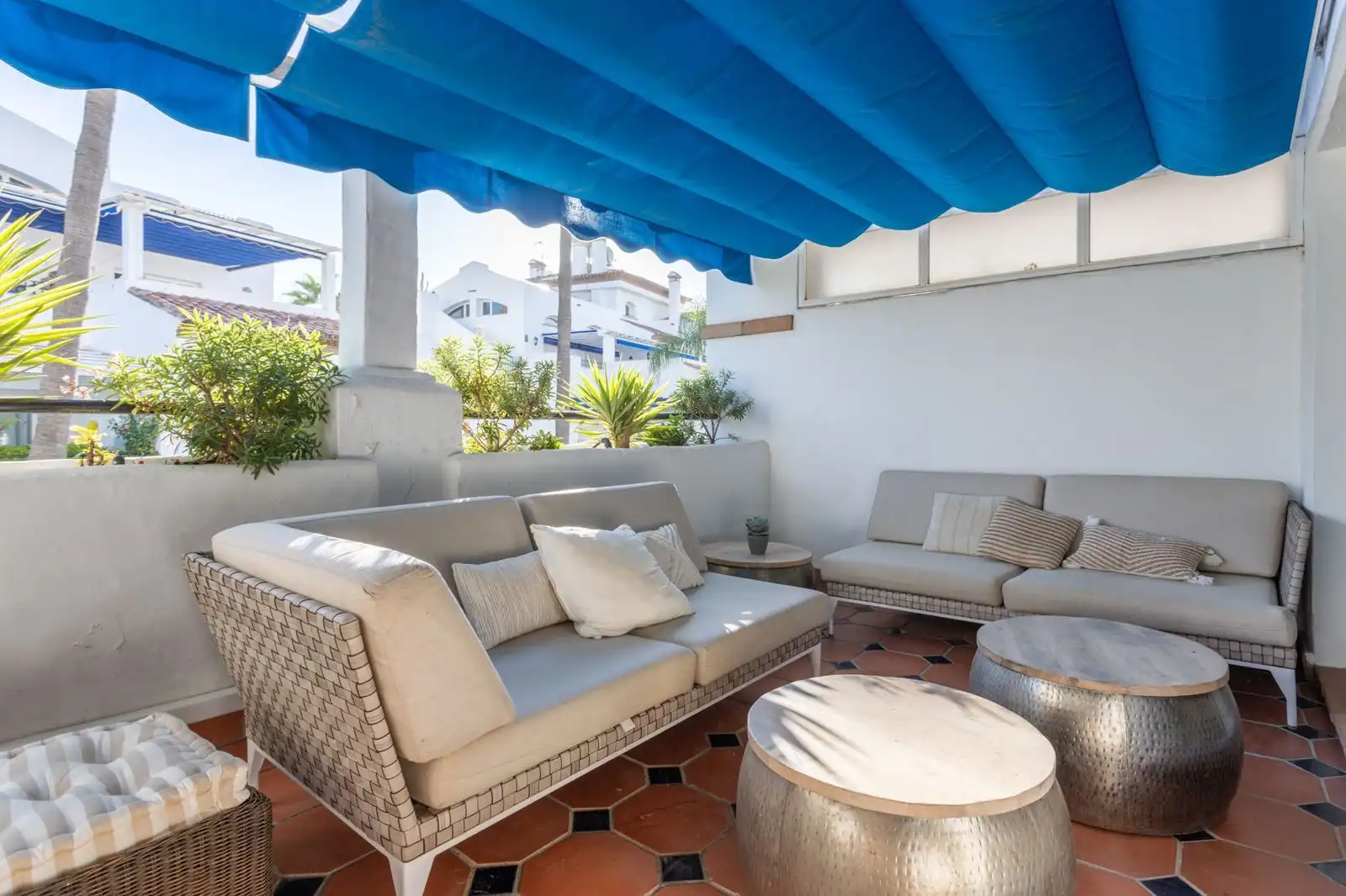 Terrasse von Wohnung zum Verkauf in Marbella mit Klimaanlage, Privatgarten und Terrasse