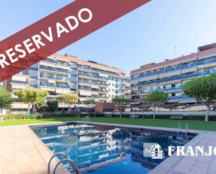 Exterior view of Attic for sale in Barberà del Vallès  with Air Conditioner, Terrace and Swimming Pool