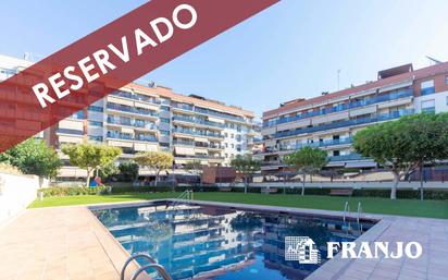 Exterior view of Attic for sale in Barberà del Vallès  with Air Conditioner, Terrace and Swimming Pool