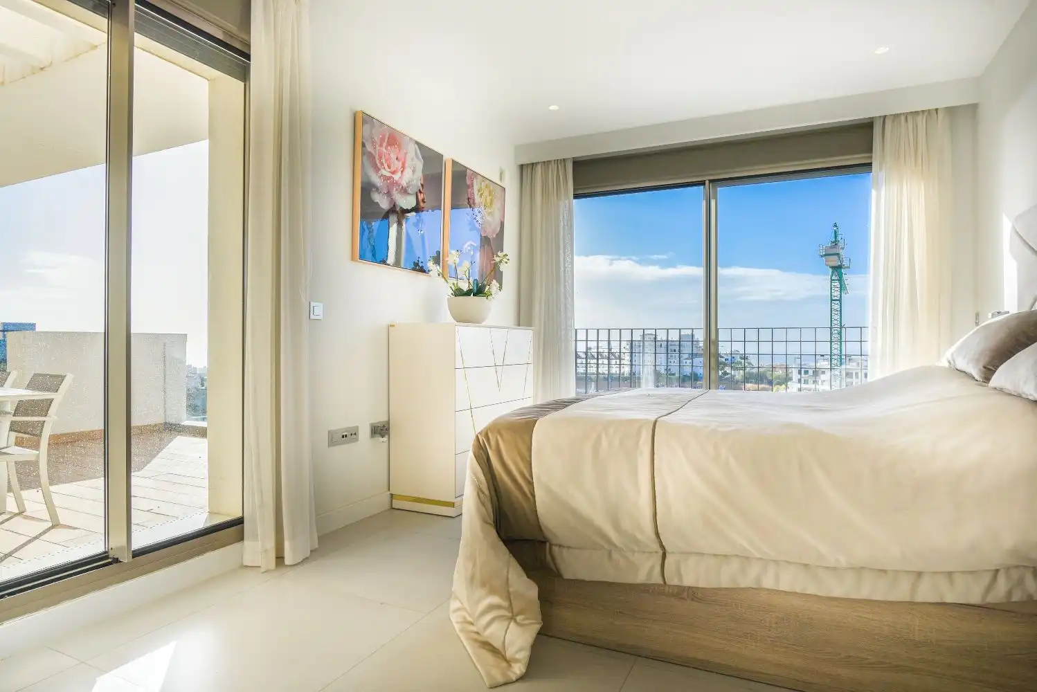 Schlafzimmer von Wohnungen zum Verkauf in Marbella mit Klimaanlage, Möbliert und Ofen