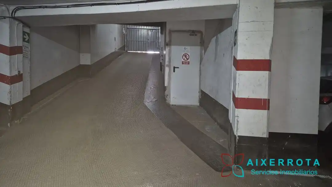 Parking de Piso en venta en Getxo  con Calefacción, Terraza y Trastero