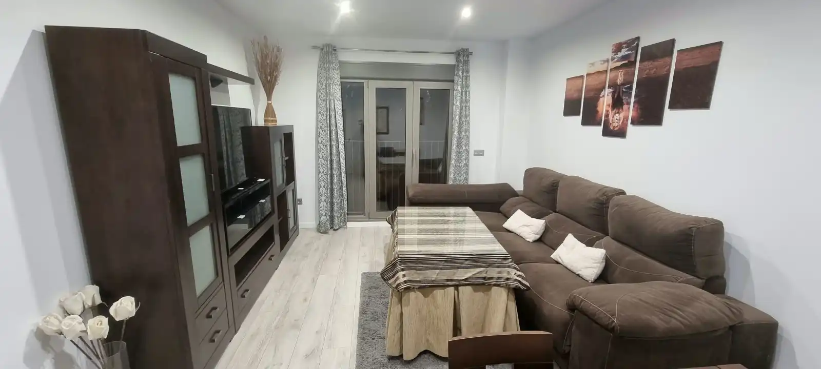Wohnzimmer von Wohnung zur Miete in Entrenúcleos