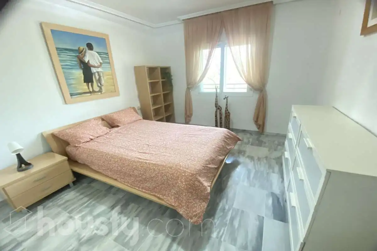 Schlafzimmer von Wohnung zur Miete in Sevilla mit Klimaanlage, Heizung und Terrasse