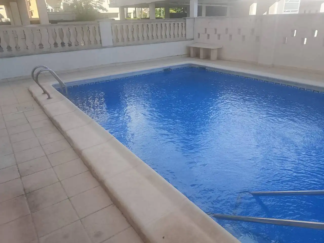 Piscina de Piso en venta en Guardamar de la Safor con Aire acondicionado, Terraza y Amueblado