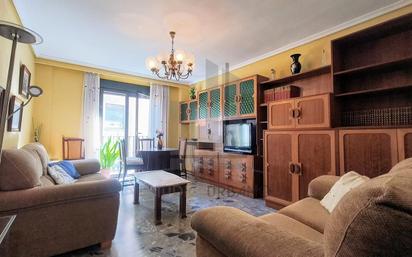 Living room of Flat for sale in Salamanca Capital  with Balcony