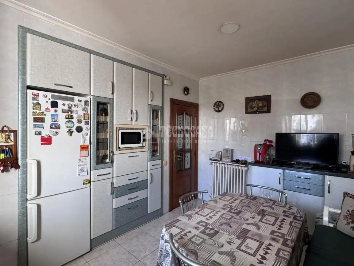 Kitchen of Detached homes for sale in León Capital   with Heating and Parquet flooring