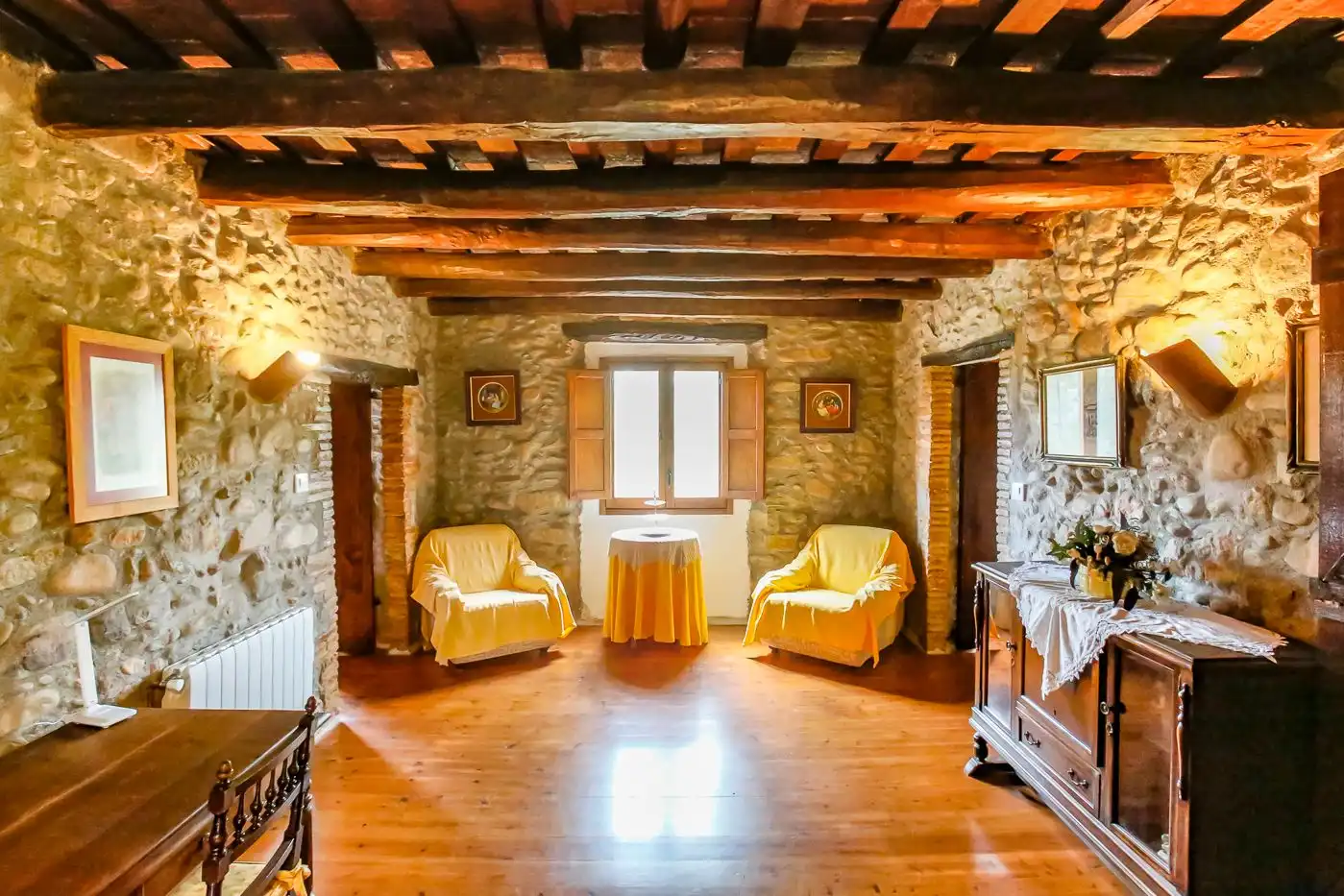 Sala d'estar de Finca rústica en venda en La Cellera de Ter amb Jardí privat i Terrassa