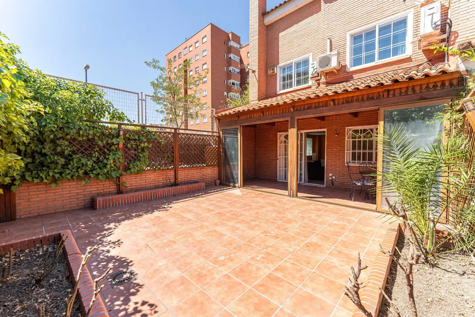 Terraza de Casa adosada en venta en Fuenlabrada con Aire acondicionado, Calefacción y Jardín privado