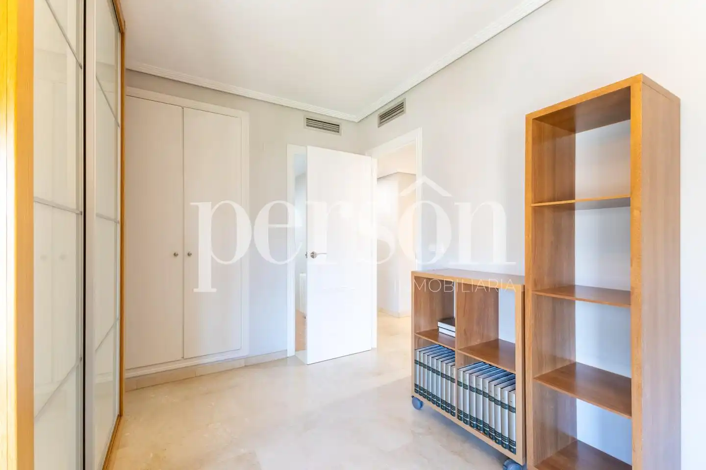 Bedroom of Flat for rent in Valencia  with Air Conditioner, Heating and Private garden