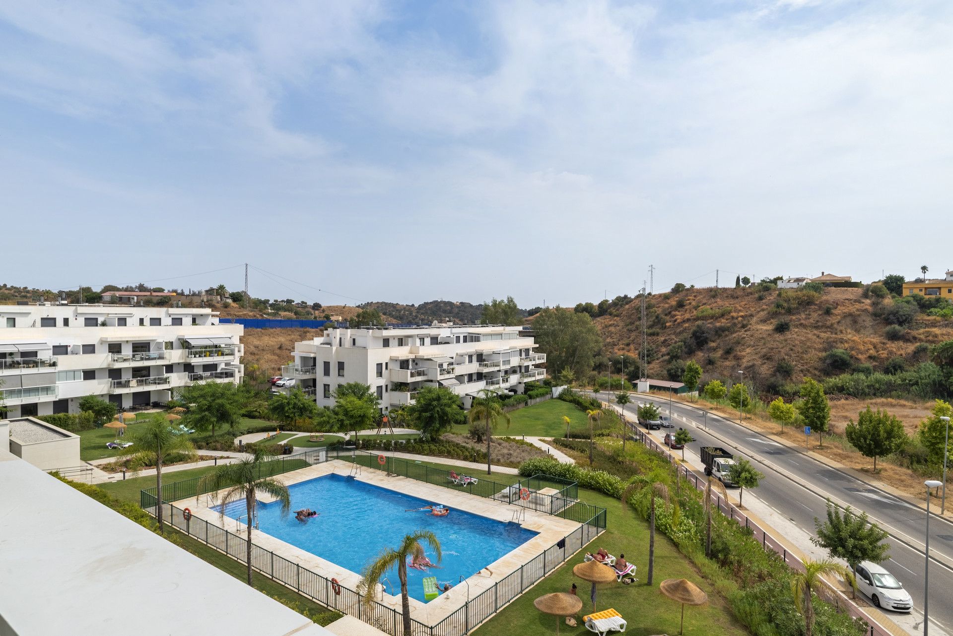 Vista exterior de Àtic en venda en Mijas amb Aire condicionat, Terrassa i Piscina