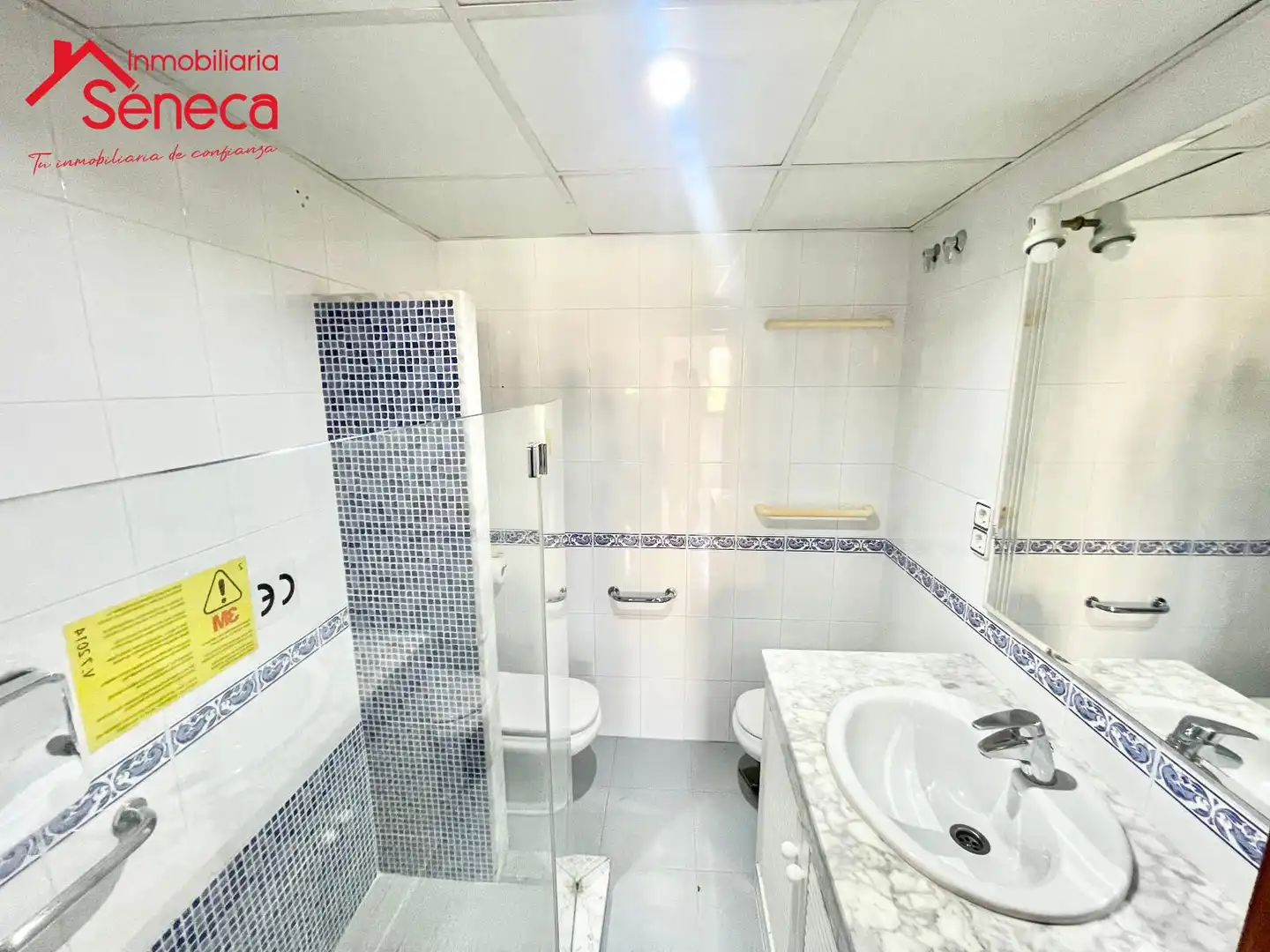 Badezimmer von Wohnung zum Verkauf in Córdoba mit Klimaanlage, Heizung und Terrasse