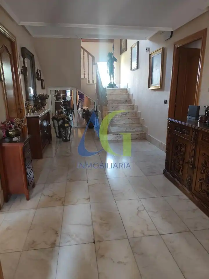 Casa o xalet en venda en Villaquilambre amb Calefacció, Jardí privat i Parquet