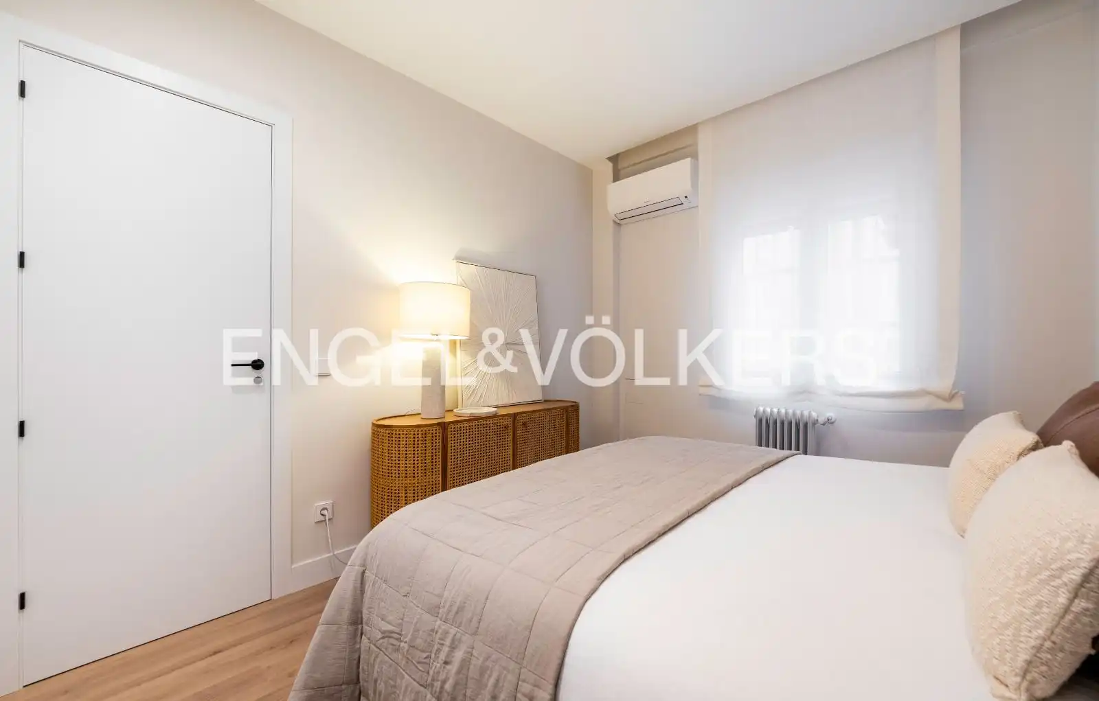 Schlafzimmer von Wohnung zur Miete in Madrid mit Klimaanlage, Heizung und Terrasse