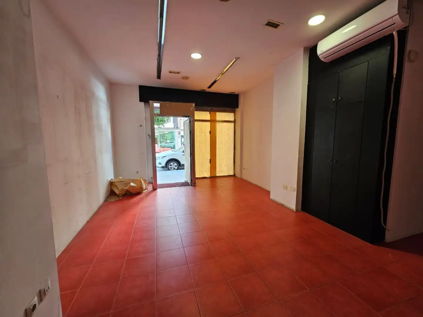 Local comercial en venta en juan carlos I, imagen 3