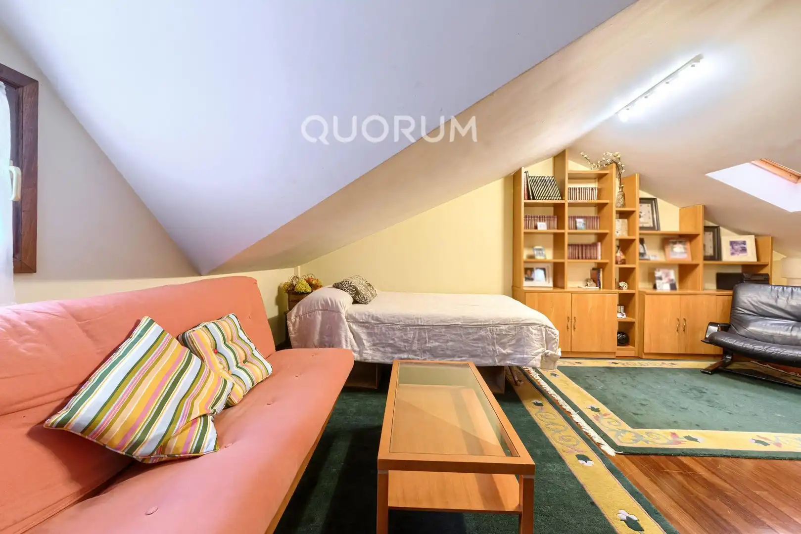 Habitación de Casa adosada en venta en Basauri  con Calefacción, Jardín privado y Terraza
