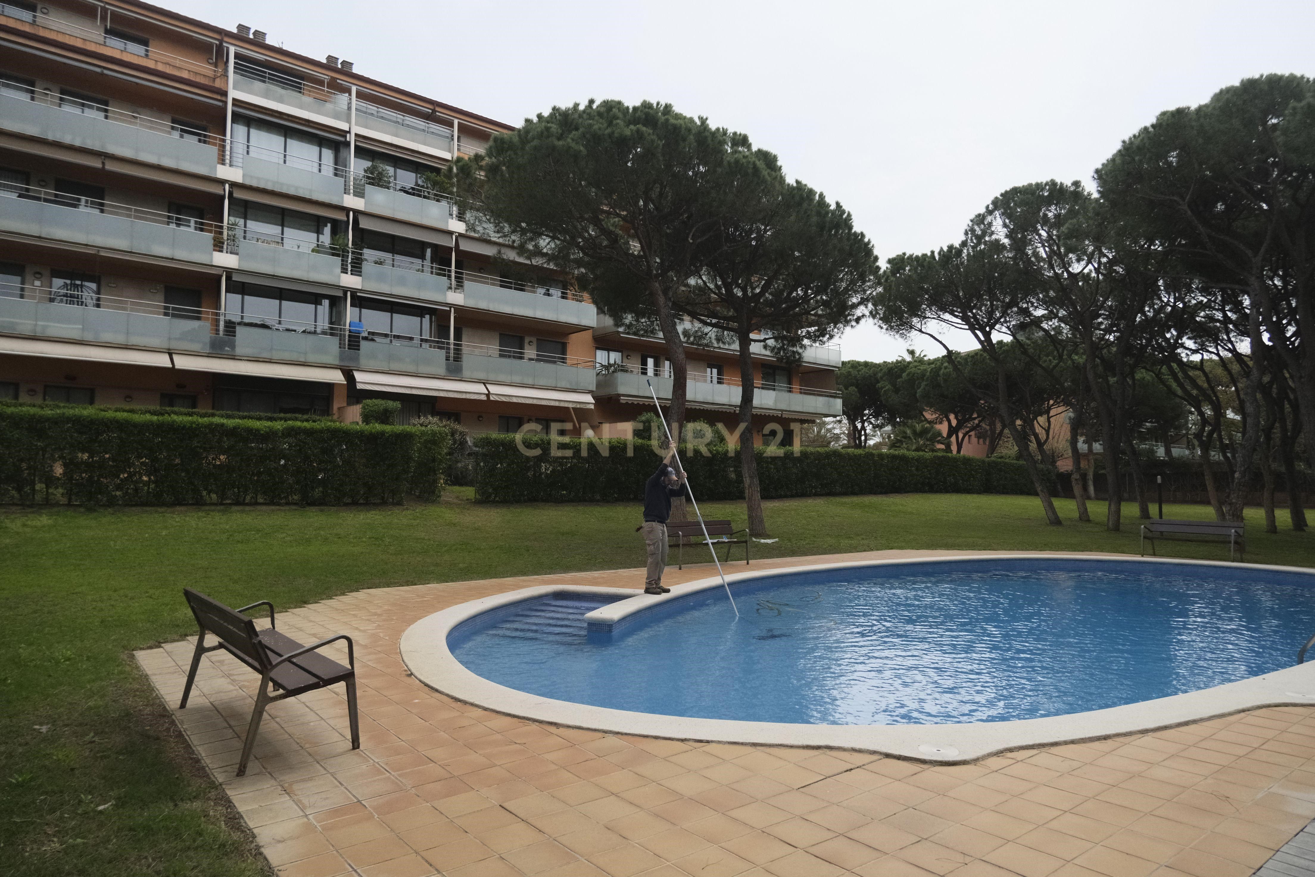 Swimming pool of Flat for sale in Gavà