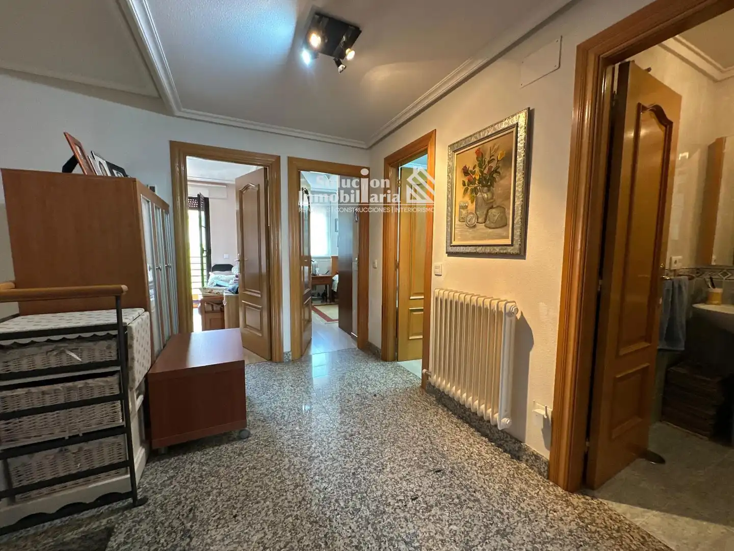Außenansicht von Einfamilien-Reihenhaus zum Verkauf in Salamanca mit Heizung, Privatgarten und Möbliert