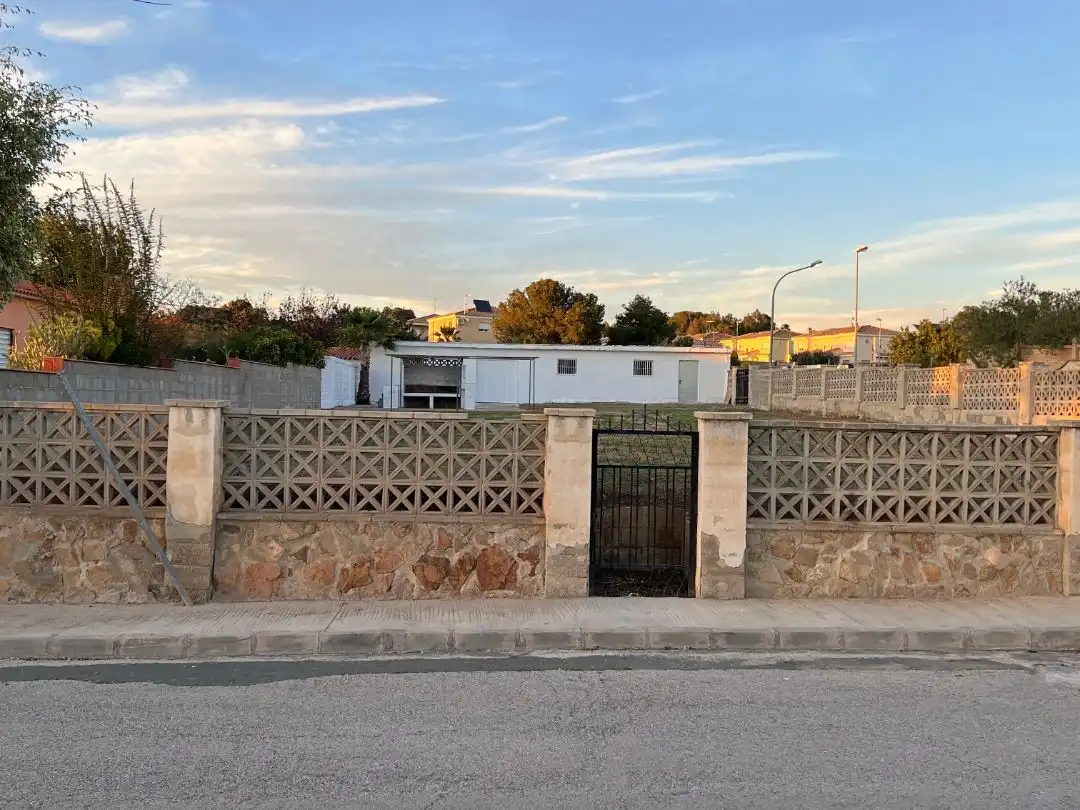 Vista exterior de Residencial en venta en La Pobla de Vallbona