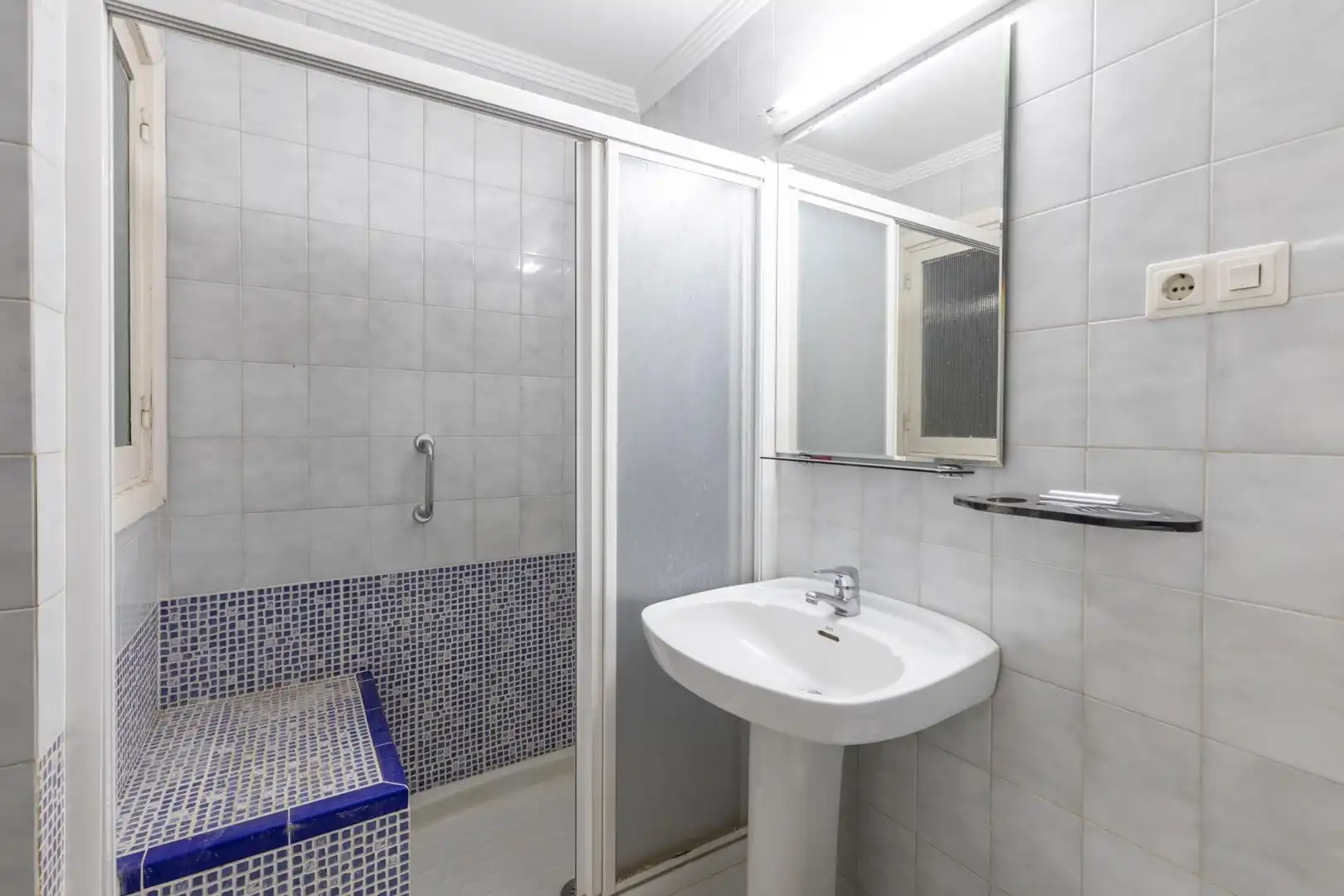 Baño de Piso en venta en Granada con Calefacción