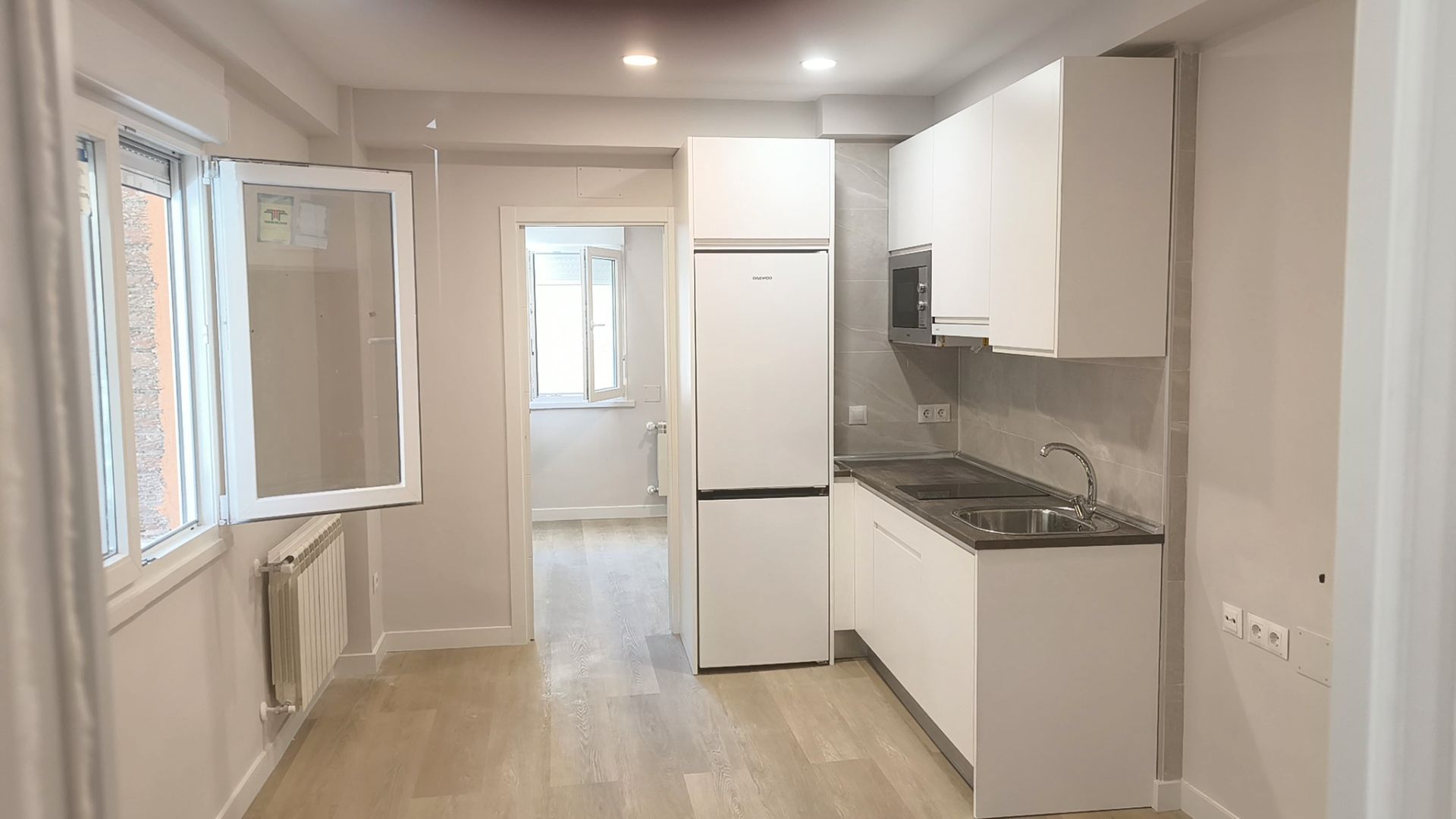 Kitchen of Apartment to rent in  Madrid Capital  with Heating, Parquet flooring and Washing machine