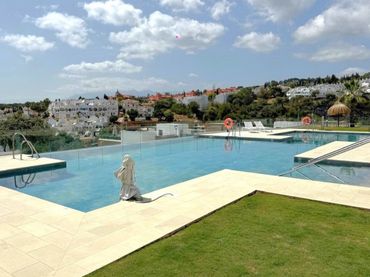 Pis amb piscina en venda a Elviria - Cabopino