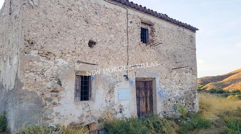 Casa de campo para reformar de 100 m² construidos y 11000 m² de parcela en la zona de Arboleas.

Este cortijo dispone de 2 plant