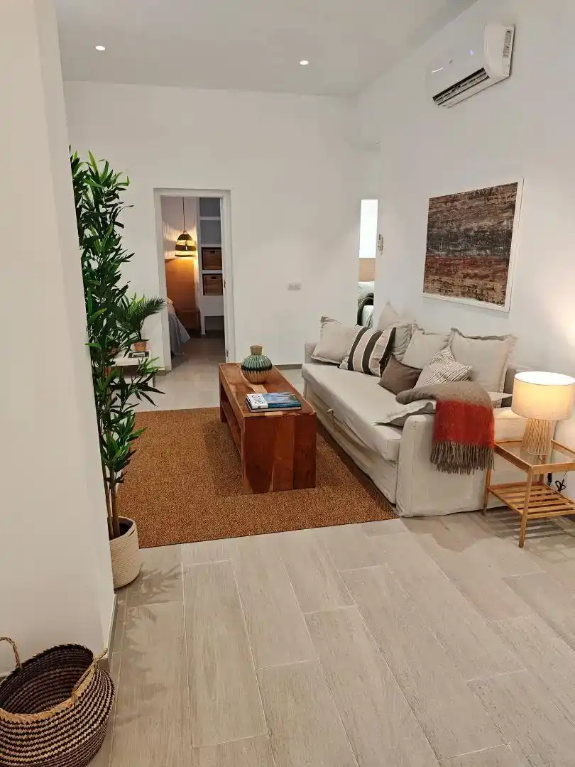 Wohnzimmer von Wohnungen zur Miete in  Palma de Mallorca mit Klimaanlage, Privatgarten und Abstellraum