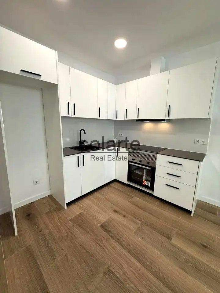 Cuina de Planta baixa en venda en L'Hospitalet de Llobregat amb Parquet i Terrassa