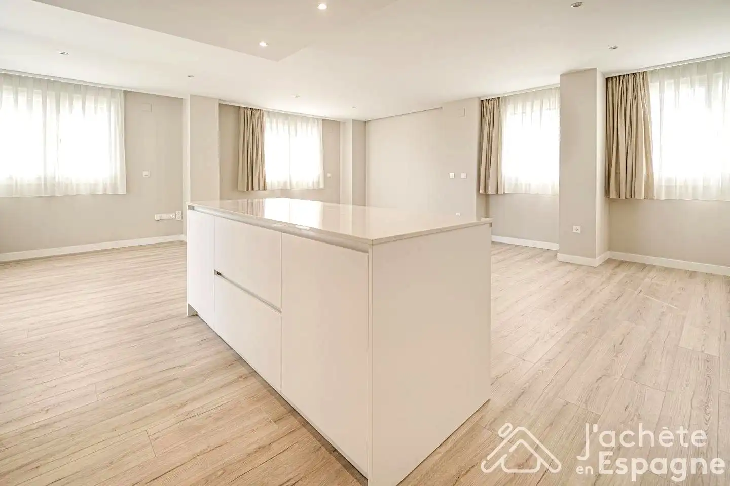 Flat with terrace for sale in Avinguda de l'Atlàntic, imagen 5