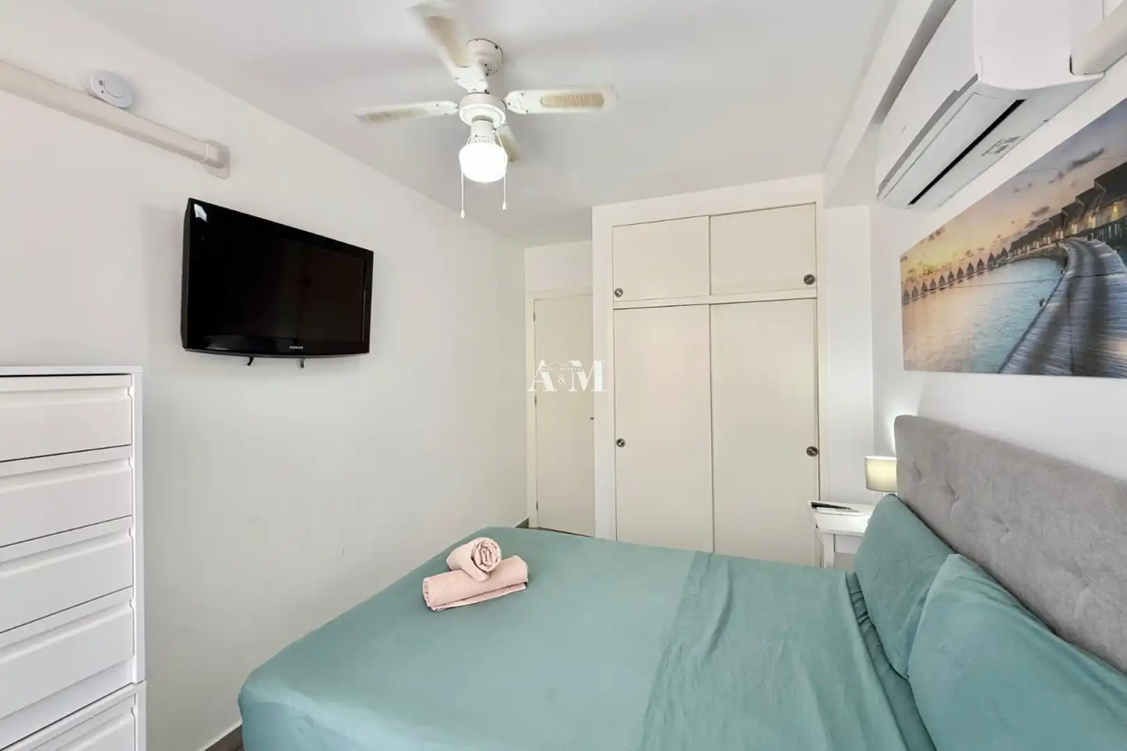 Dormitori de Apartament de lloguer en Torrevieja amb Aire condicionat, Calefacció i Moblat