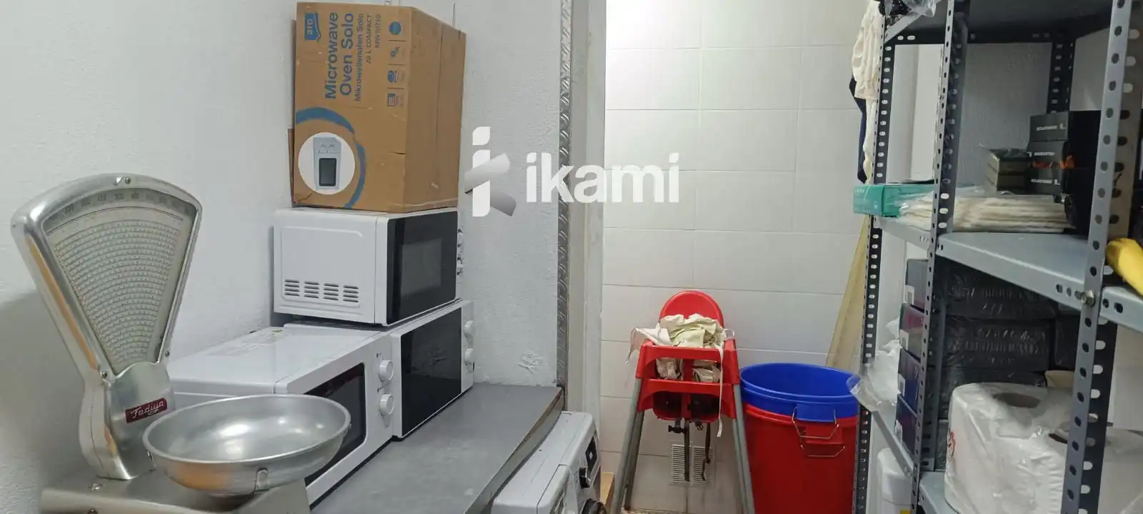 Cuina de Local en venda en Madrid amb Terrassa, Moblat i Internet
