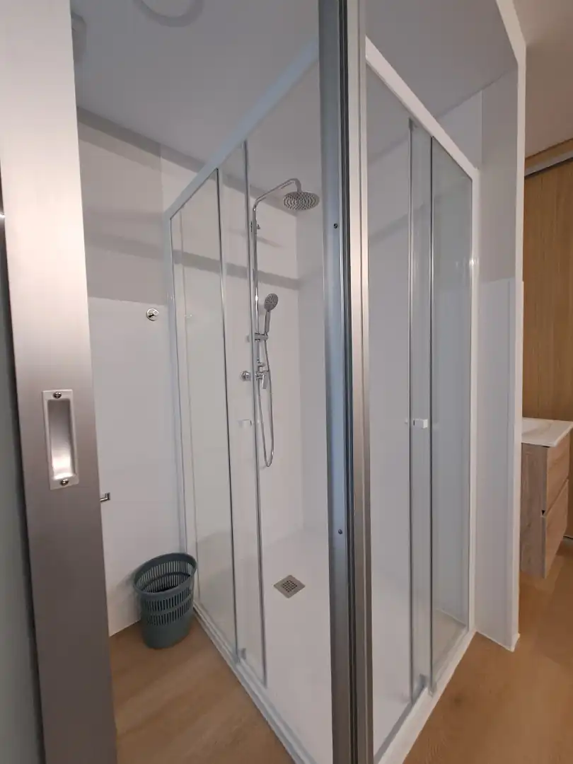 Bany de Apartament de lloguer en A Coruña Capital  amb Moblat
