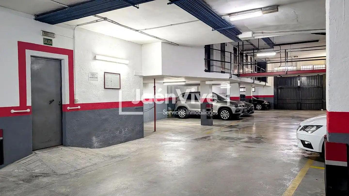 Parking de Piso en venta en Jaén con Aire acondicionado, Calefacción y Trastero