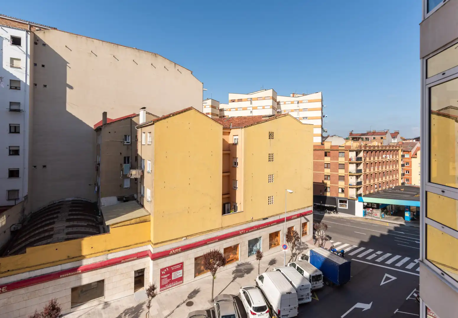 Vista exterior de Piso en venta en Oviedo  con Calefacción, Parquet y Trastero