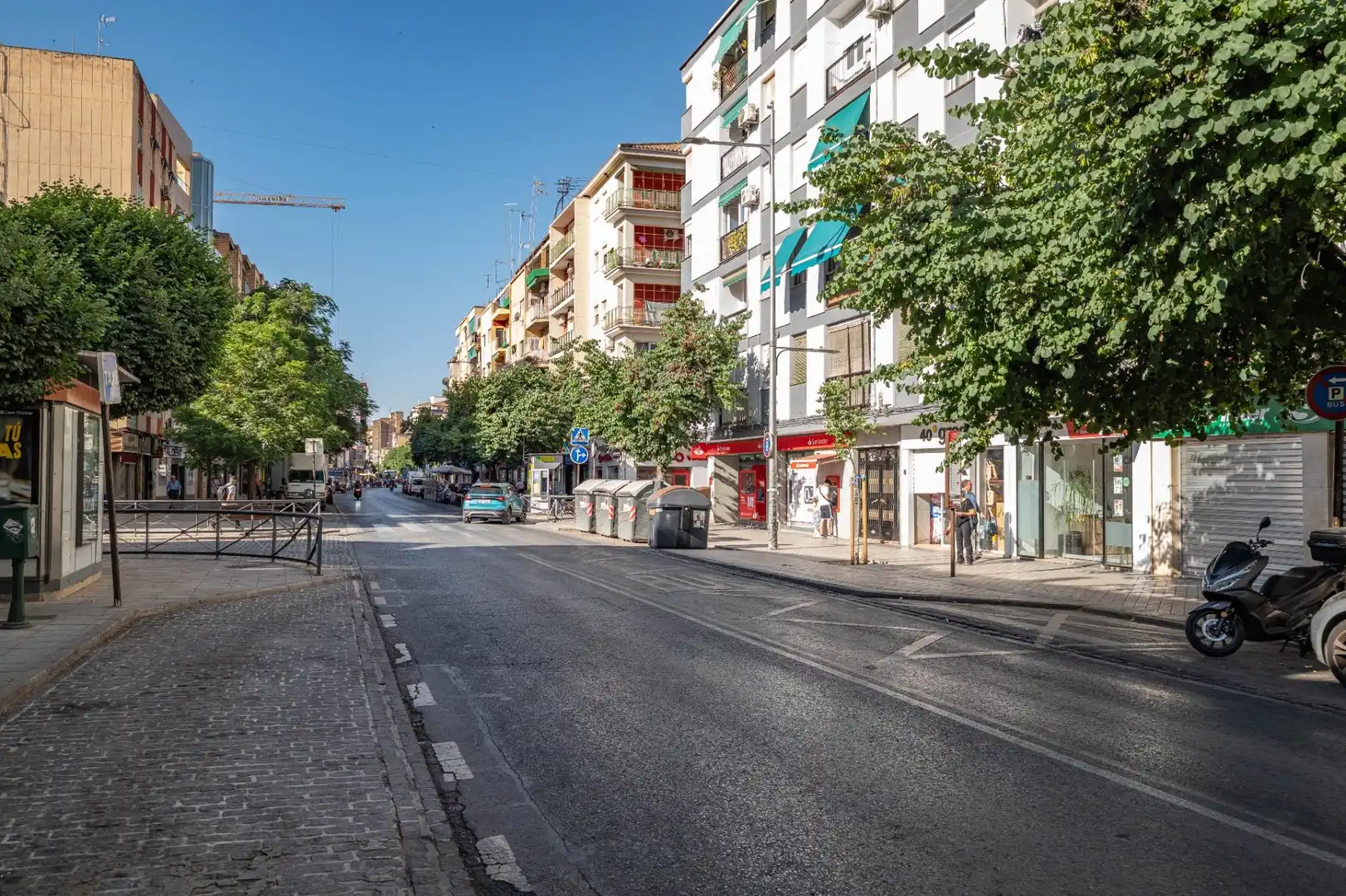 Vista exterior de Pis en venda en Granada amb Aire condicionat