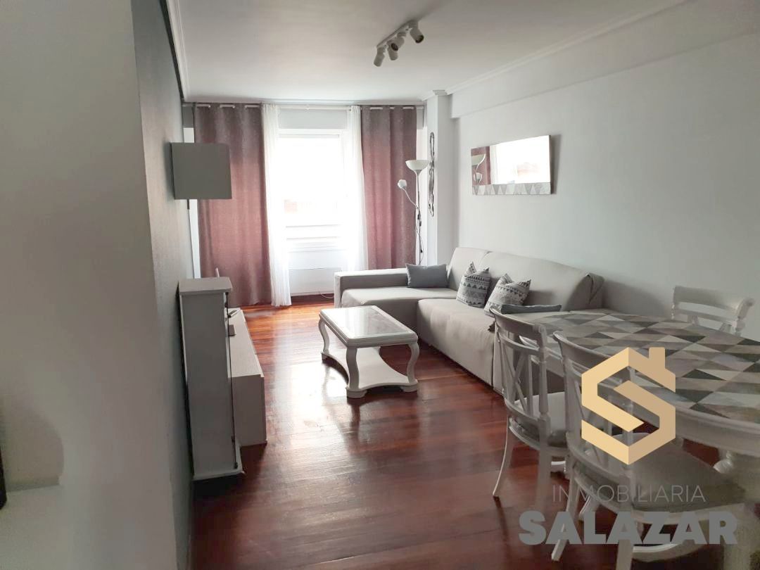 Living room of Flat to rent in Bilbao   with Heating