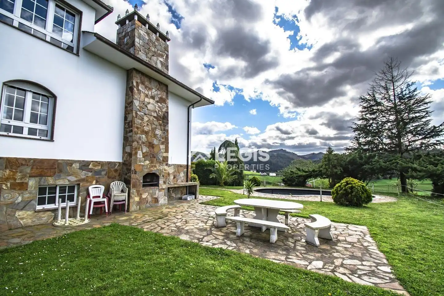 Terrassa de Casa o xalet en venda en Valdés - Luarca amb Calefacció, Jardí privat i Terrassa
