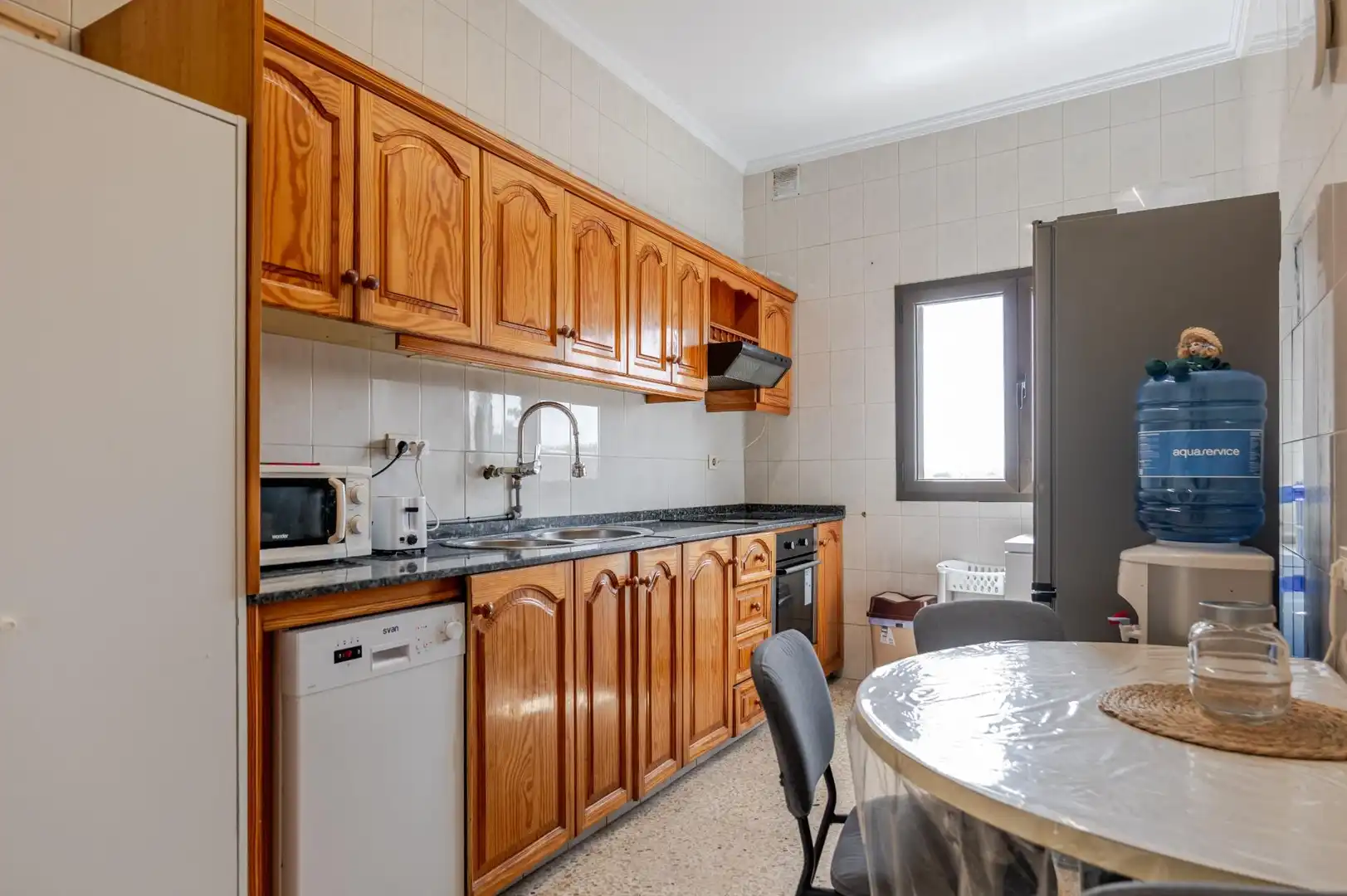 Küche von Einfamilien-Reihenhaus zum Verkauf in Las Palmas de Gran Canaria mit Terrasse und Abstellraum