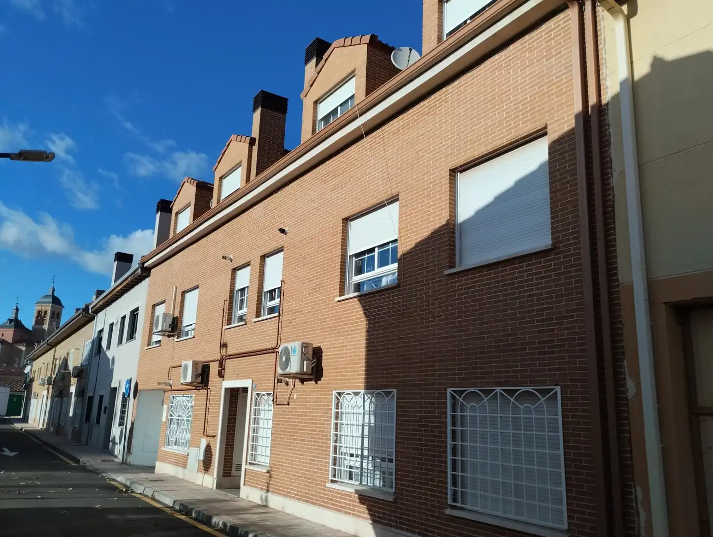 Vista exterior de Piso en venta en Meco con Calefacción, Parquet y Trastero