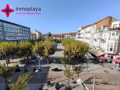 Vista exterior de Pis en venda en Santoña amb Calefacció i Balcó