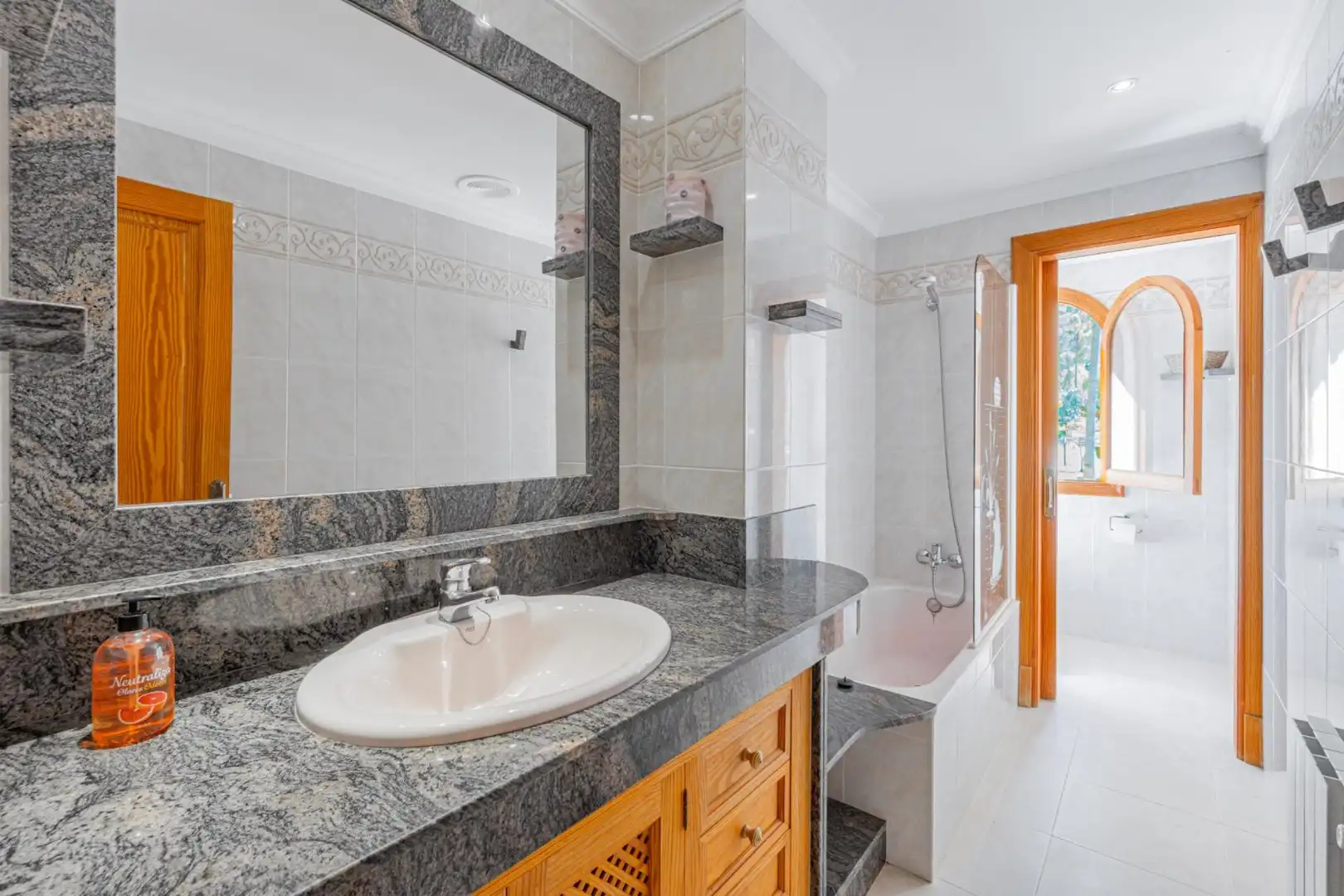 Badezimmer von Country house zum Verkauf in  Palma de Mallorca mit Klimaanlage, Privatgarten und Terrasse