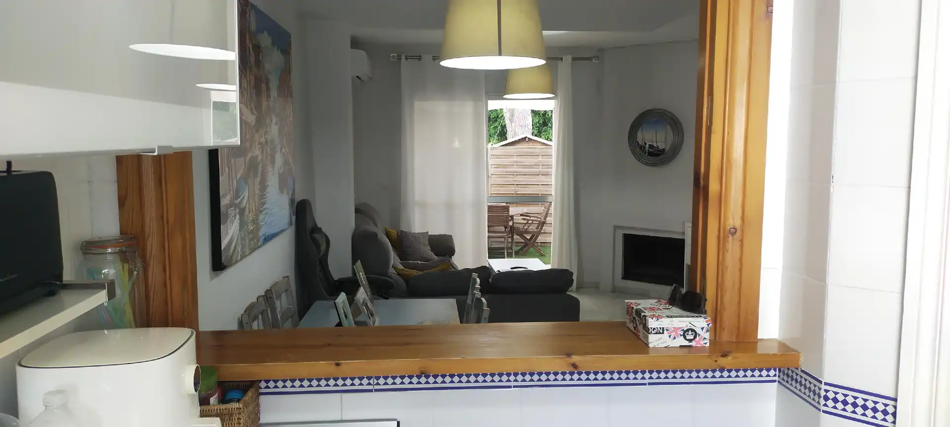 Sala d'estar de Casa adosada en venda en El Puerto de Santa María amb Aire condicionat i Traster