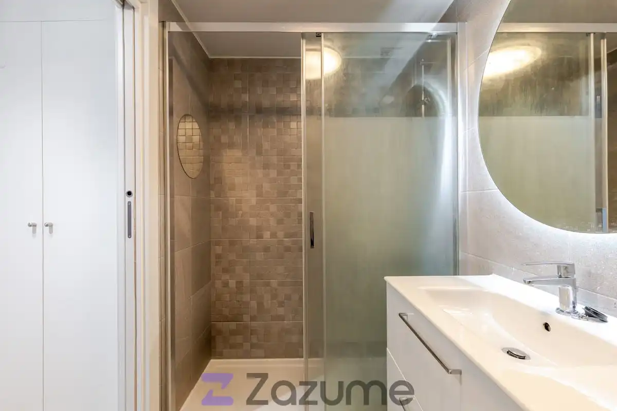 Badezimmer von Wohnung zur Miete in Madrid mit Klimaanlage, Privatgarten und Schwimmbad