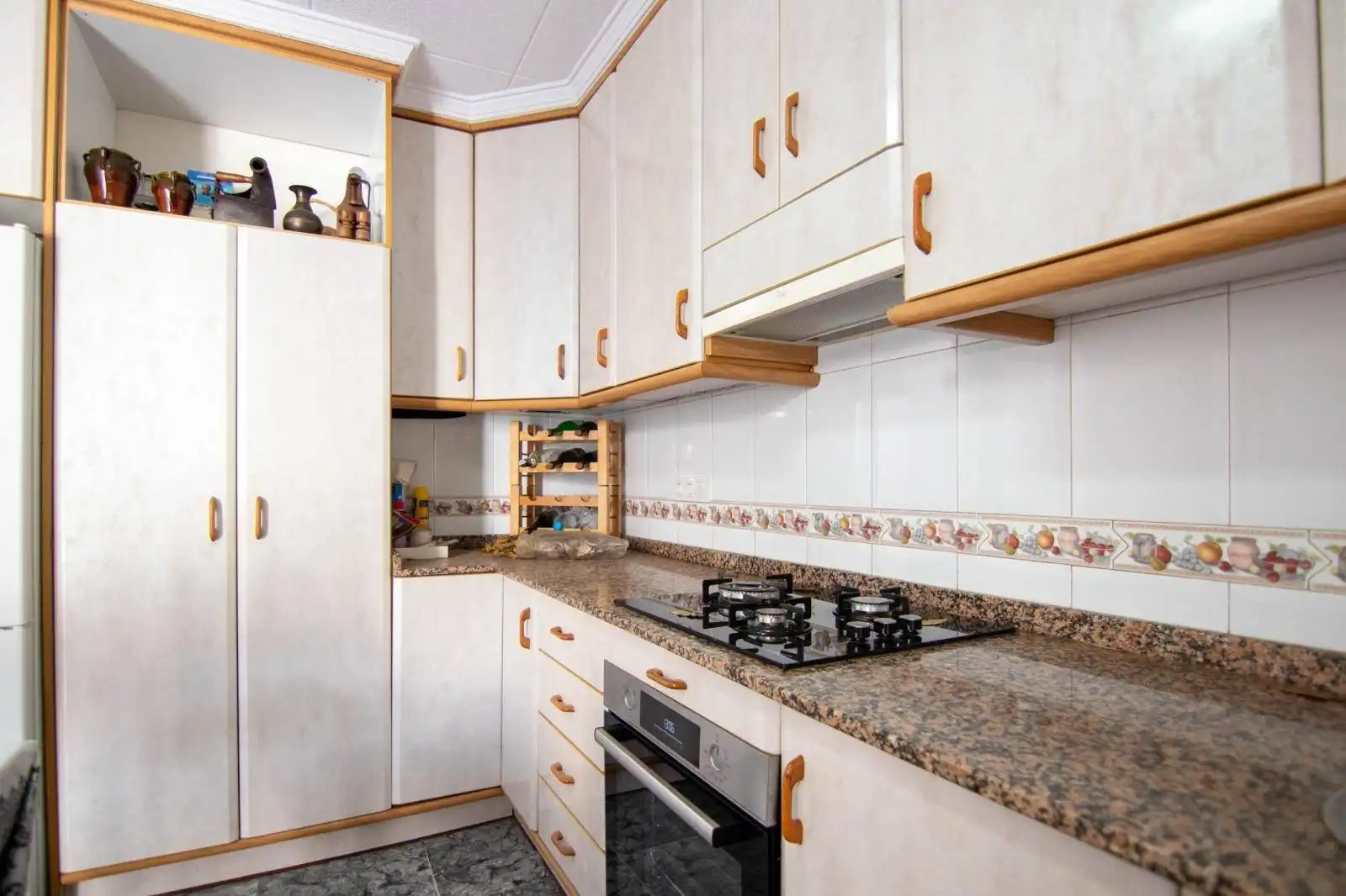 Küche von Einfamilien-Reihenhaus zum Verkauf in Torrevieja mit Klimaanlage, Heizung und Terrasse