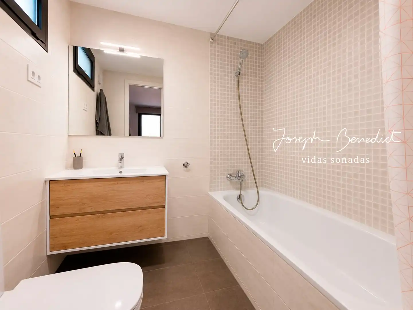 Bathroom of Houses for sale in Torrelles de Llobregat  with Air Conditioner, Heating and Private garden