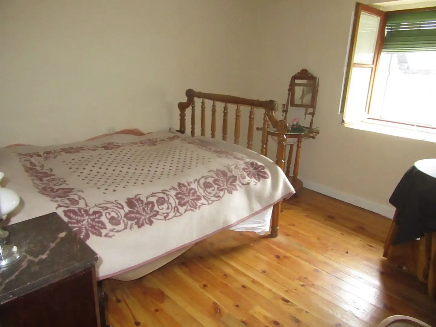 Habitación de Finca rústica en venta en Villanúa con Calefacción, Terraza y Trastero