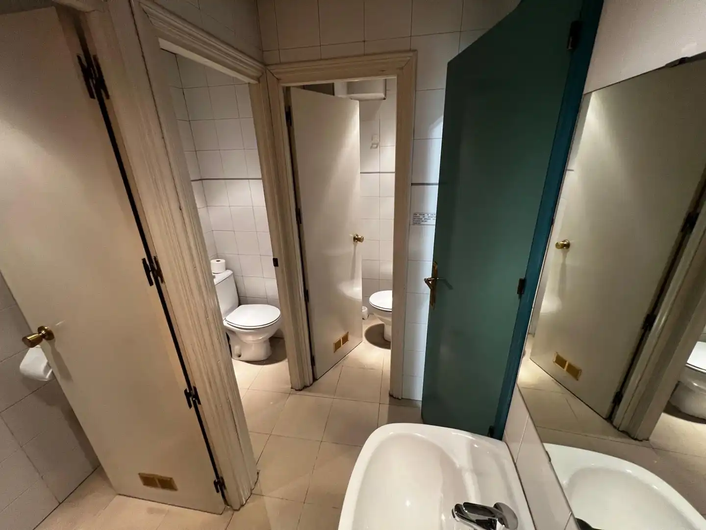 Badezimmer von Geschaftsraum zur Miete in Zaragoza mit Klimaanlage und Möbliert